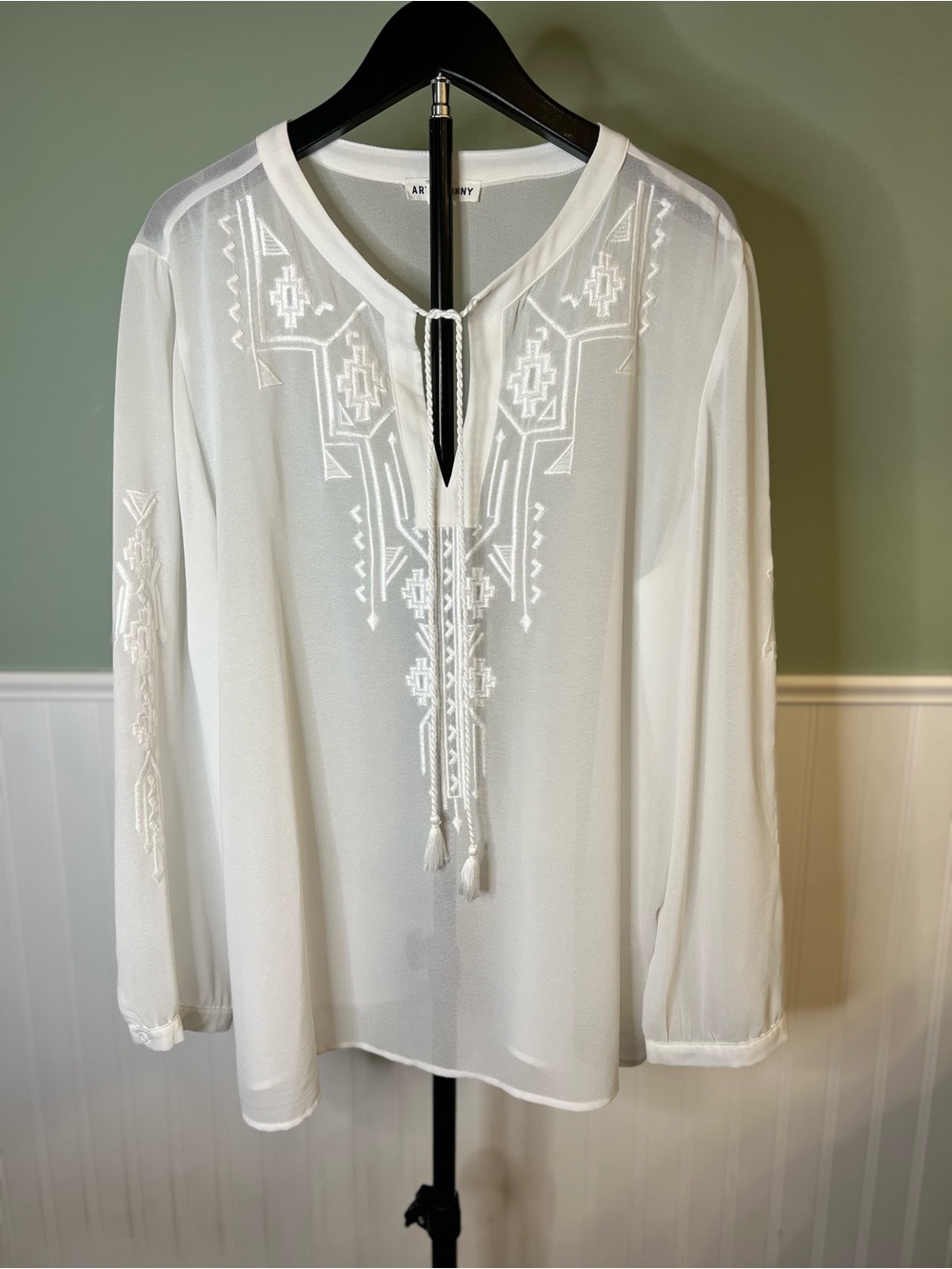 Like New- Artisan Ny White Embroidered Tassel Tie-Front Peasant Blouse. Size XL